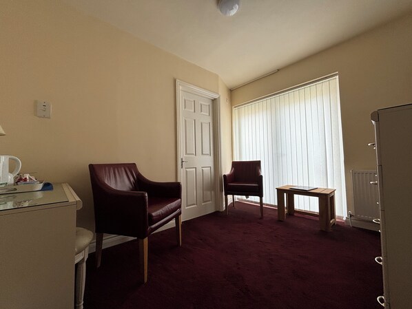 IMG 3923 - 5-Twin room room w/shower, Free Continental Breakfast  (Paignton)