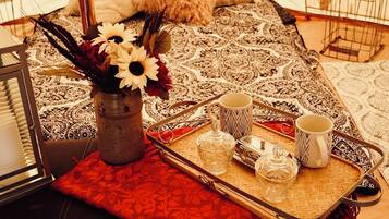 1 bedroom, bed sheets