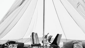 1 habitación y ropa de cama