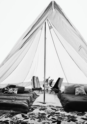 1 bedroom, bed sheets - Unique Montana Glamping Experience  (Absarokee)