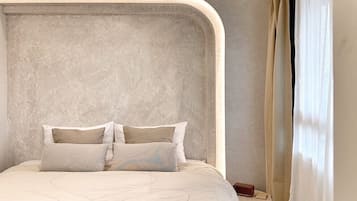 Double Room, 1 King Bed, Non Smoking, Private Bathroom | Desk, free WiFi