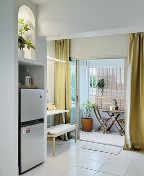 Habitación doble, 1 cama de matrimonio grande, no fumadores, baño privado | Escritorio y wifi gratis