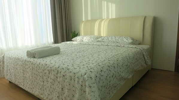 2 bedrooms, iron/ironing board, WiFi, bed sheets