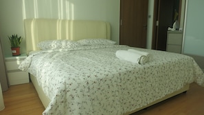 2 bedrooms, iron/ironing board, WiFi, bed sheets
