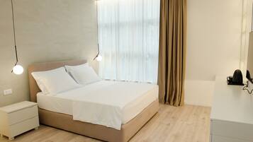 2 Schlafzimmer, hochwertige Bettwaren, Daunenbettdecken