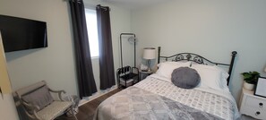 1 bedroom, iron/ironing board, WiFi, bed sheets - Charming 1-bedroom house in enjoyable Bardstown with AC, WiFi (Bardstown)
