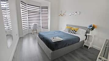 4 bedrooms, iron/ironing board, free WiFi, bed sheets