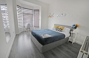 4 bedrooms, iron/ironing board, free WiFi, bed sheets