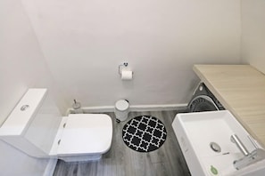 Dype avslapningsbadekar og håndklær