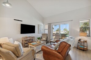 Living area - 3 Sea Castles - Townhome with Peekaboo Ocean Views Just Steps to the Water (Fernandina Beach)