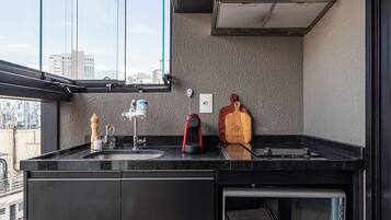 Club Studio | Private kitchen | Full-size fridge, microwave, stovetop, coffee/tea maker
