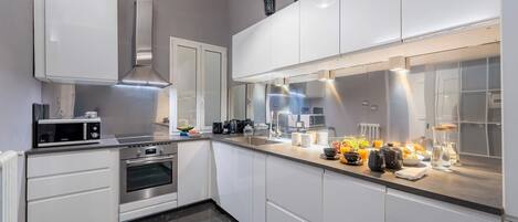 Fridge, microwave, oven, dishwasher