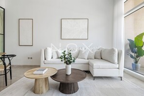 Living area - 1BR with Study City View Bay Square B7 (Dubai)