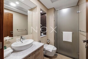 Bathroom - 1BR with Study City View Bay Square B7 (Dubai)