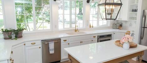 Fridge, microwave, stovetop, dishwasher