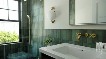 Kamar, 1 Tempat Tidur Queen | Kamar mandi | Pengering rambut, sandal, handuk, dan sabun