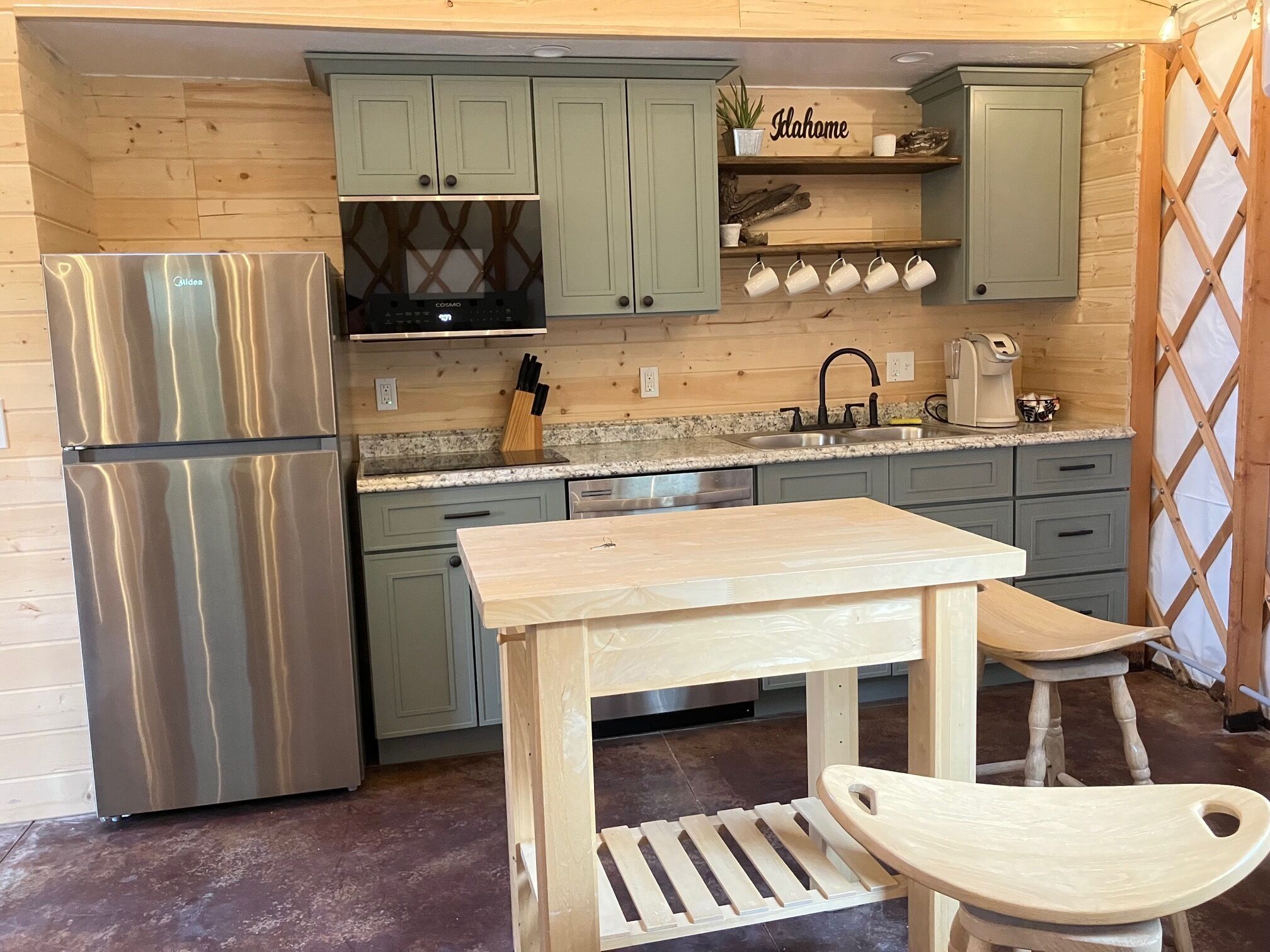 Refrigerador, microondas, placa de cocina, lavavajillas