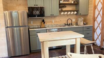 Refrigerador, microondas, placa de cocina, lavavajillas