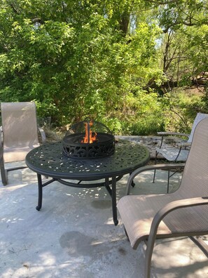 Outdoor dining - Private yurt perfect for your Magic Valley stay. (Buhl)