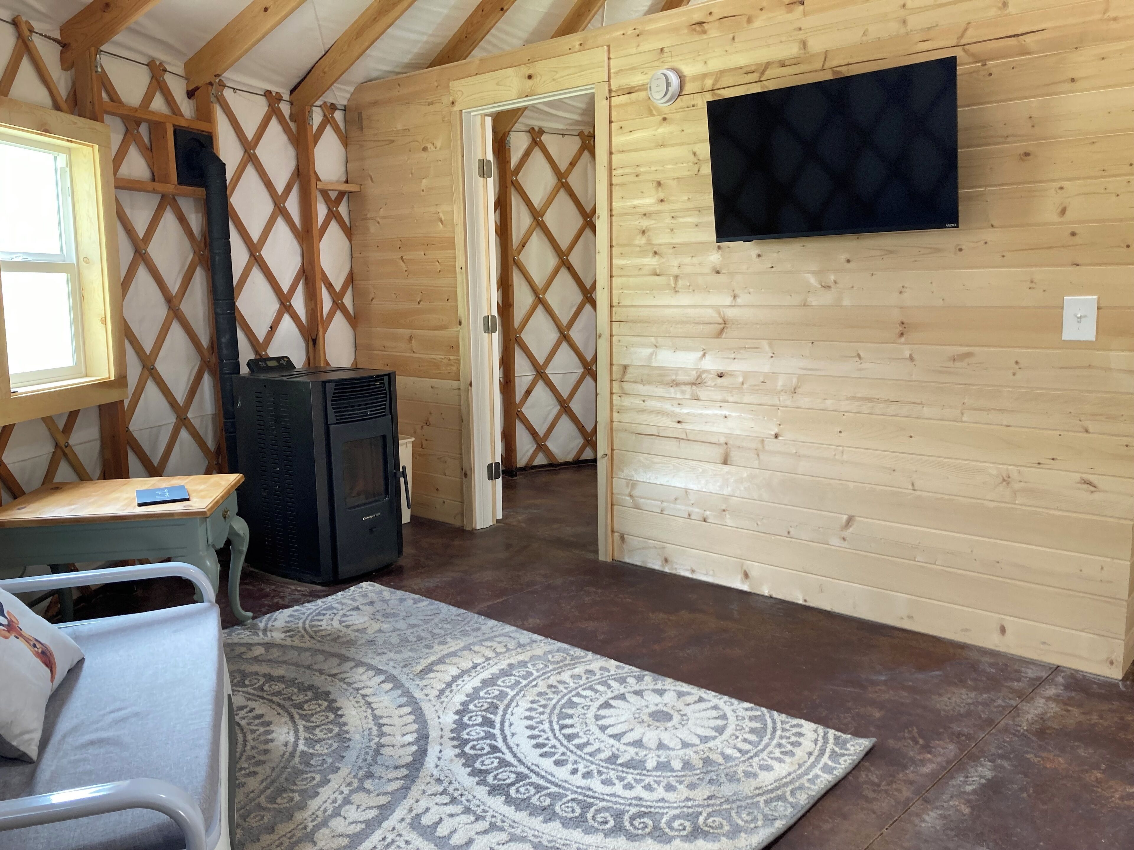 Smart TV, fireplace