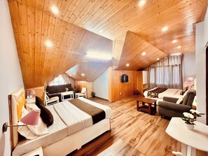 Chambre Deluxe, vue montagne | Salle de bain | Articles de toilette gratuits, serviettes fournies, savon, shampoing