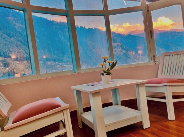 Chambre Deluxe, vue montagne | Wi-Fi gratuit, draps fournis