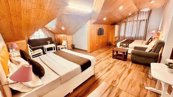 Rom – deluxe, fjellutsikt | Wi-fi (inkludert) og sengetøy