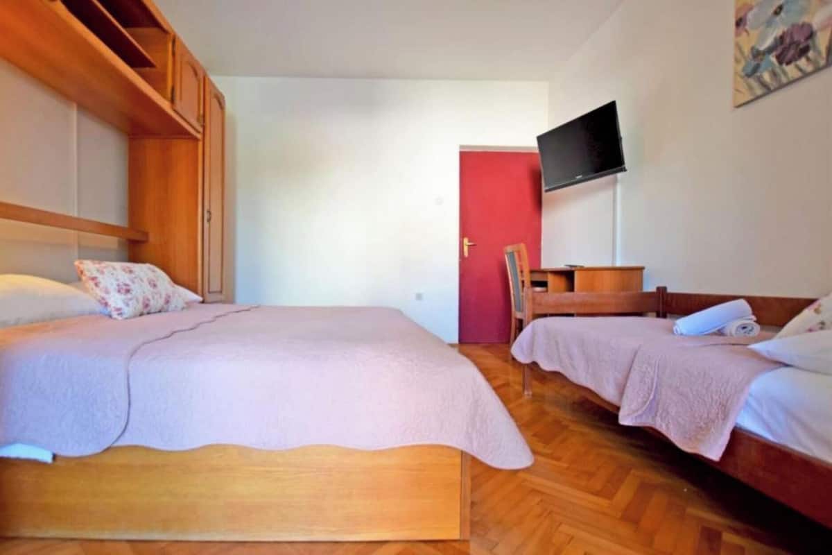 11 bedrooms, free WiFi