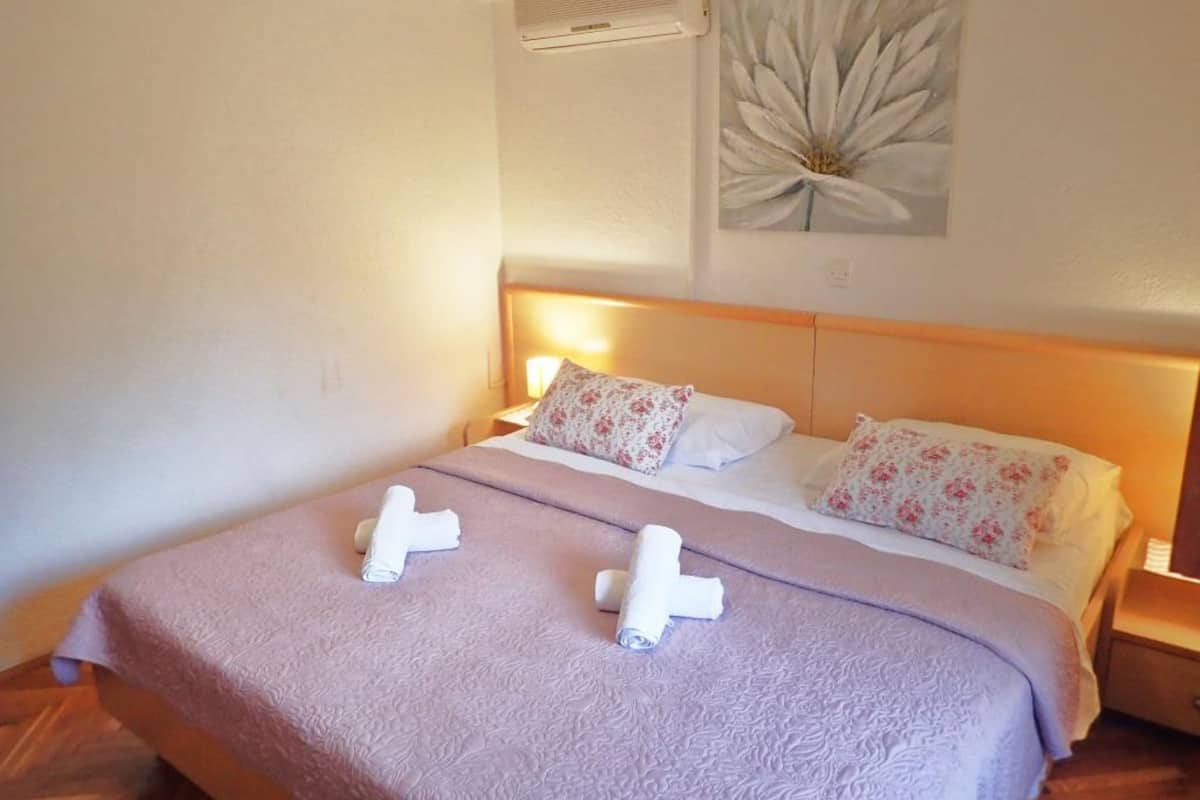 11 bedrooms, free WiFi