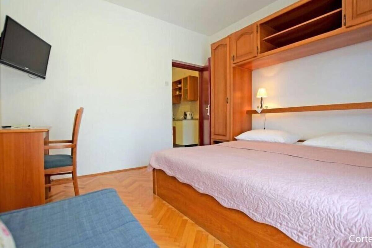 Apartment (One Bedroom Apartment A2) | 11 bedrooms, free WiFi