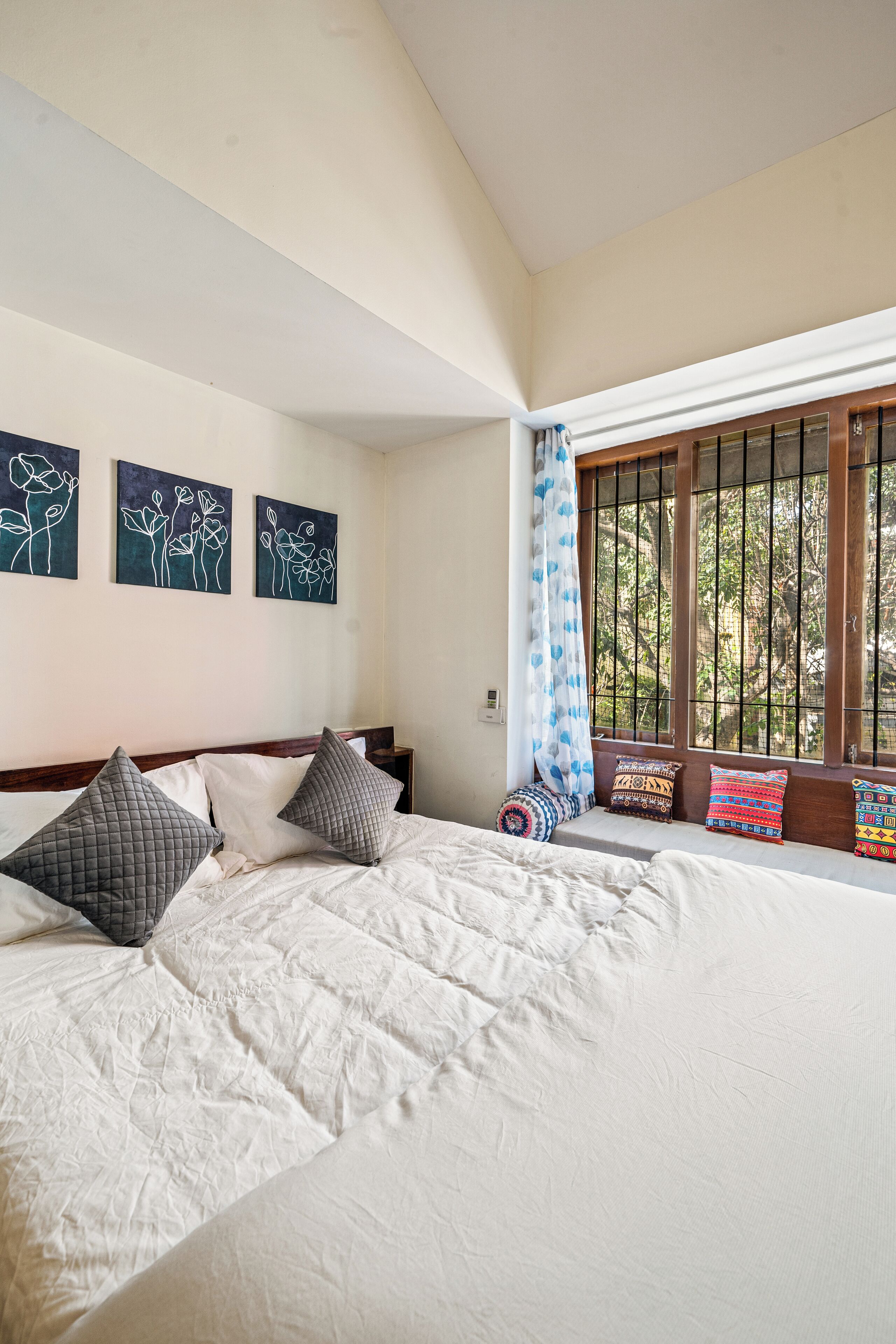 3 chambres, coffres-forts dans les chambres, bureau