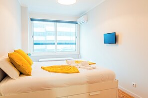 1 bedroom, iron/ironing board, WiFi, bed sheets - Emotions Trindade Flat (Porto)