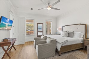 5 bedrooms, desk, iron/ironing board, travel crib