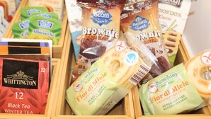 A variety of packaged food items including snacks and dairy products. - Mama House 2 - Trastevere (Rome)