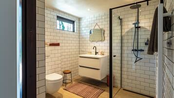 Dusche, Haartrockner, Handtücher, Toilettenpapier