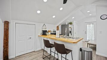 KylskÄp, mikrovÄgsugn, ugn och spishÀll