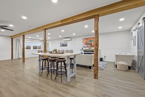 Interior - 8BR Private Barndominium Getaway + Near Liberty (Liberty)