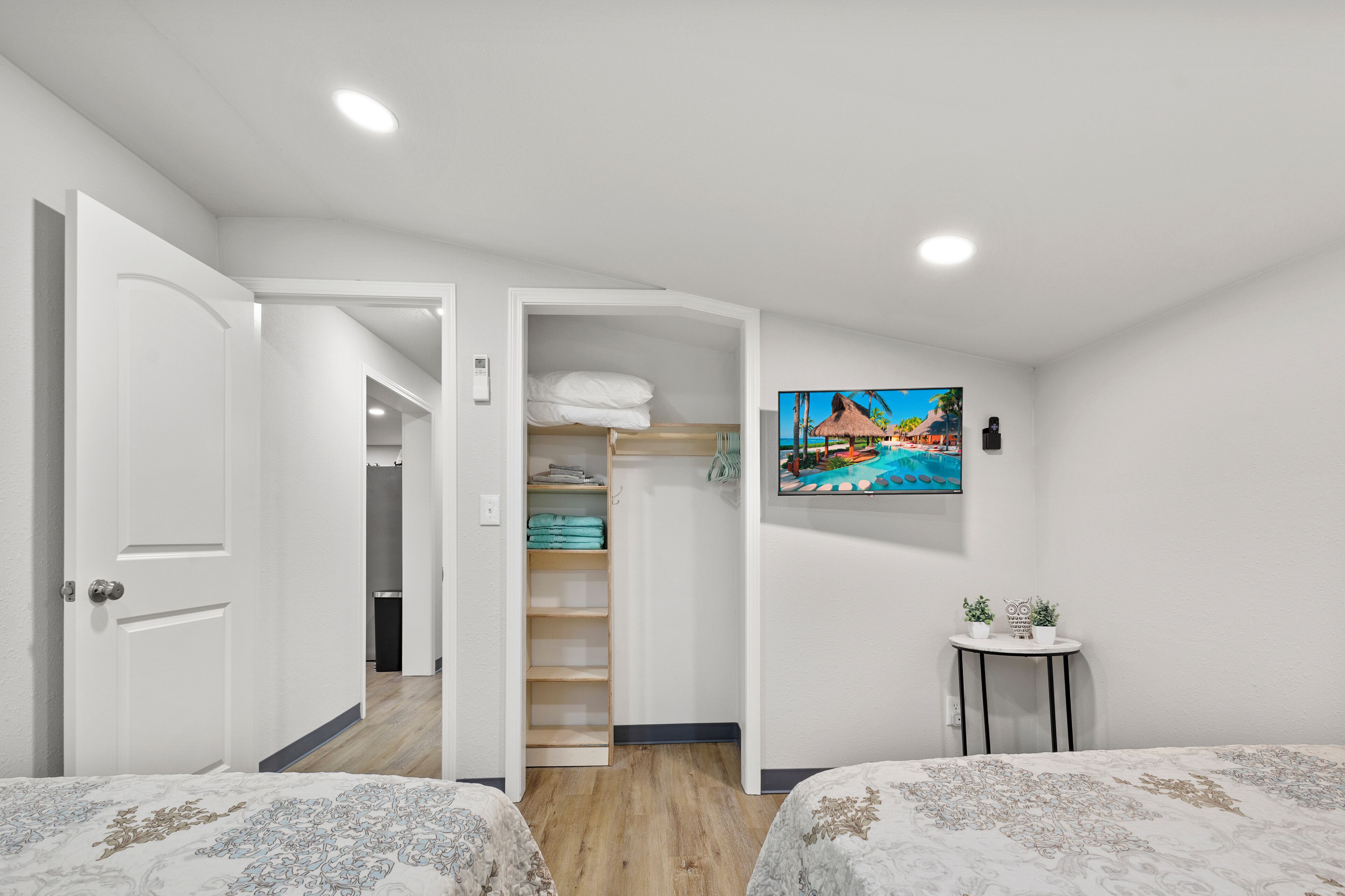 8 habitaciones, tabla de planchar con plancha y wifi gratis 