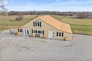 Exterior - 8BR Private Barndominium Getaway + Near Liberty (Liberty)