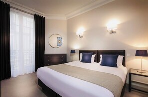 3 bedrooms, iron/ironing board, WiFi, bed sheets - Unique view of the Eiffel Tower, only 2 minutes' walk away (Paris)