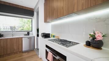 Fridge, microwave, oven, dishwasher