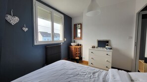 4 Schlafzimmer, Reisekinderbett, kostenloses WLAN, Bettwäsche