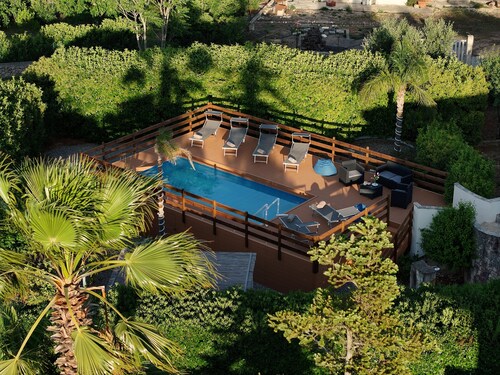 Beautiful Villa with swimming pool, relaxation area, fitness area, equipped with all amenities