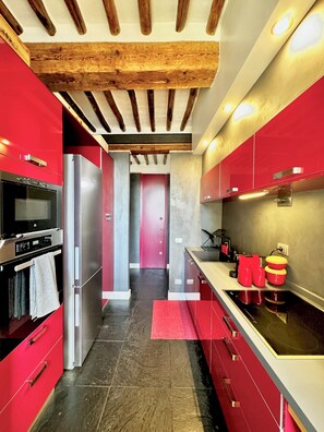 Fridge, microwave, oven, stovetop - Vetrina Roma - Stay in Luxury (Roma)