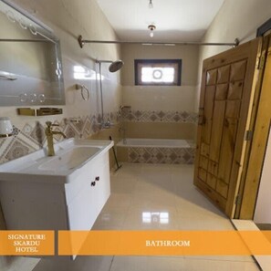 Deluxe Double Room | Bathroom | Slippers