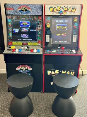 Game room - Executive Rental 5BR 5BA | Arcade, Bounce House, GYM, Grill (Omaha)