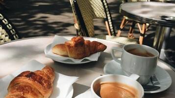 Se ofrece un desayuno a la carta (4 EUR por persona)
