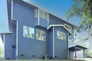 Exterior - Entire 5bd home in Des Moines Close Redondo Beach Park (Des Moines)