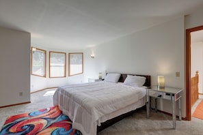 5 bedrooms, desk, iron/ironing board, travel cot