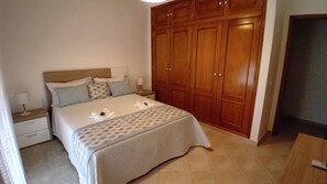 2 bedrooms, iron/ironing board, free WiFi, bed sheets